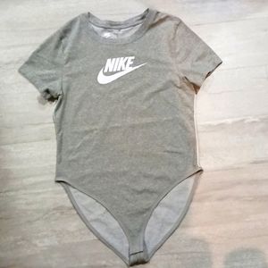 Nike Women’s Heather Gray and White logo Bodysuit Sz large.